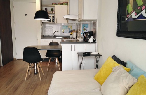 Las Rejas Casa | A10 Lindo departamento hasta 3 pax, metro en la puerta