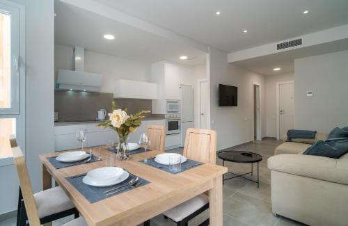 Bailen-Miraflores Apartamento | AAC Málaga - Apartamento con terraza, muy amplio, totalmente equipado, cerca del centro y nuevo!