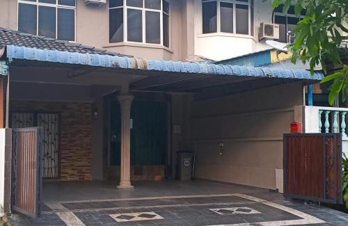 Batu Pahat Casa | Aaira Sophea Islamic Homestay
