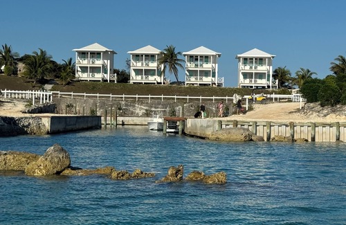 Great Guana Cay Complejo | Abaco, Bahamas Newest Luxury Resort! Discover Our 4BR/4BA Poolside villa!