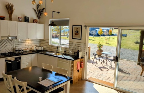 Curraweela Casa | Abercrombie Ridge - Lux LODGE and BARN Spa Retreat - Pet-friendly