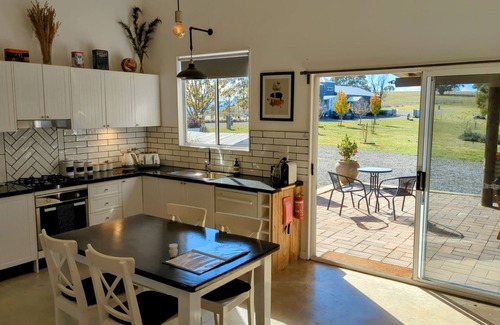 Curraweela Casa | Abercrombie Ridge - Lux LODGE and BARN Spa Retreat - Pet-friendly