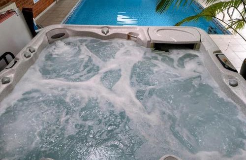 Goxhill Villa | Aberfall Pool Hot Tub Saunas Gym Cinema Grounds