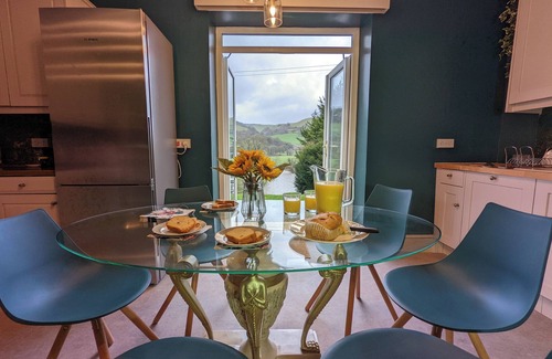 Machynlleth Casa | Aberhiriath Hall - Historic Welsh home for reunions & retreats