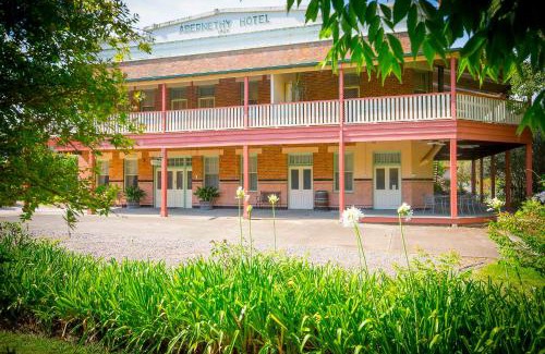 Abernethy Casa | Abernethy House & Cottage