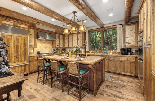 Warm Springs Casa | Abode at Silvertip | Sweeping Estate with 4 Cabins