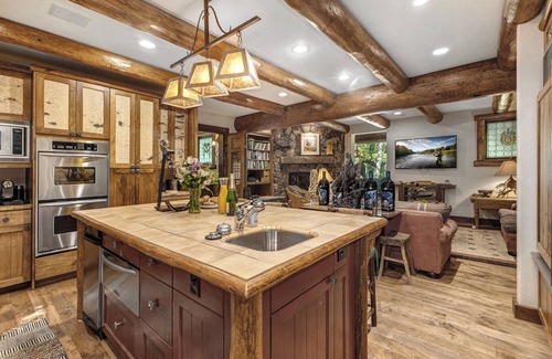 Warm Springs Casa | Abode at Silvertip | Sweeping Estate with 4 Cabins