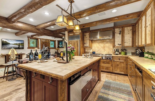 Warm Springs Casa | Abode at Silvertip | Sweeping Estate with 4 Cabins
