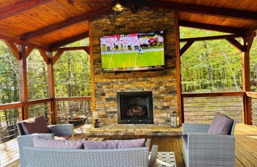 Morganton Casa | Above Expectations-New Exterior-Sleeps 8-Hot Tub-Games Galore-Nature