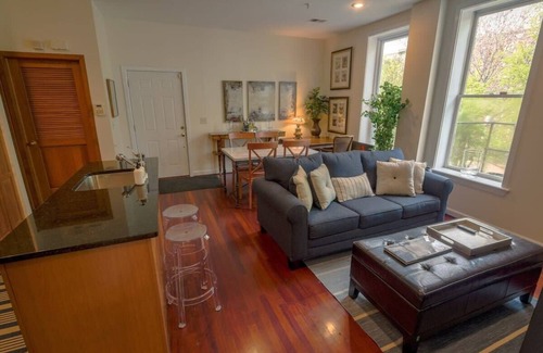 Shaw Apartamento | Above Maxwell Wine Bar - Super Central 2Bed 2Bath!