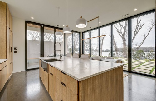 Mount Juliet Casa | Above Nashville Lakeside Modern I Old Hickory Lake | Modern| EventsI Services