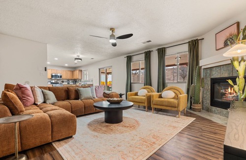 Paradise Hills Civic Casa | ABQ Oasis! Pool and Hot Tub OPEN ALL YEAR!, Game Room, Golf, Great for Reunions!