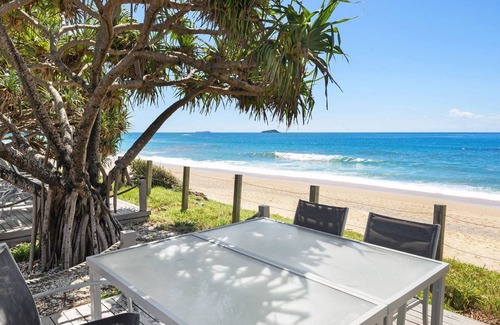 Sapphire Beach Villa | Absolute Beachfront Family Villa