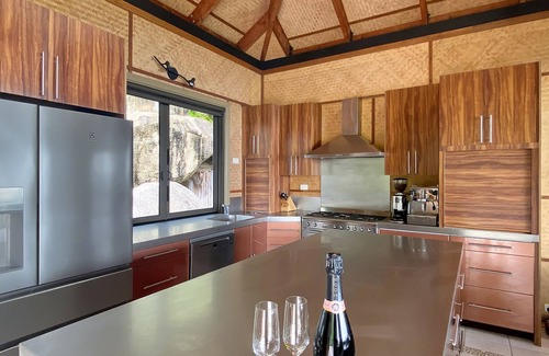 Horseshoe Bay Casa | Absolute Beachfront and Pool House
