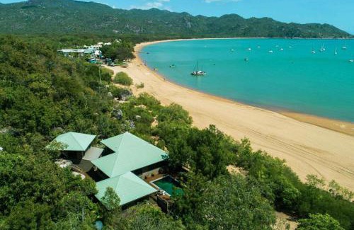 Horseshoe Bay Casa | Absolute Beachfront Master