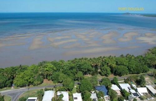 Cooya Beach Casa | Absolute Beachfront Family home - Cooya