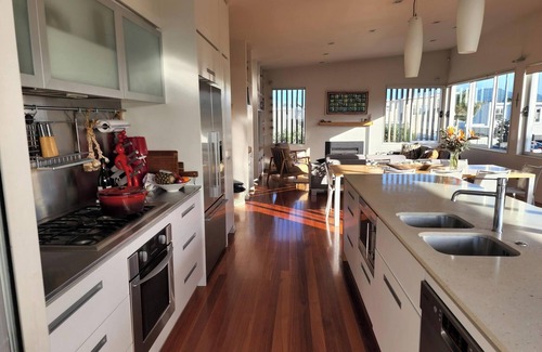 Omaha Casa | Absolute Beachfront Luxury Holiday House-Omaha