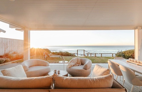 Wamberal Casa | Absolute beachfront on surf beach