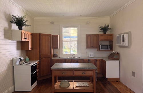 Laughtondale Casa | Hawkesbury River Cottage on Large Private Acres with Wharf