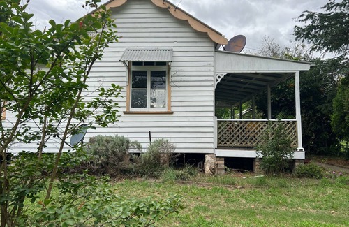 Laughtondale Casa | Hawkesbury River Cottage on Large Private Acres with Wharf