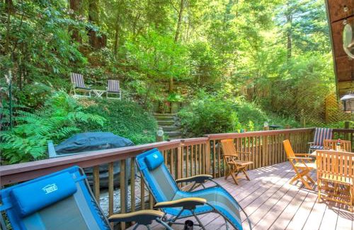 Guerneville Casa | Absolute Zen! Redwoods! BBQ Grill! Fast WiFi! Ping Pong! Dog Friendly!