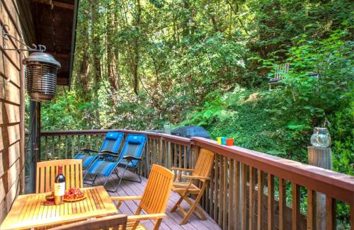 Guerneville Casa | Absolute Zen! Redwoods! BBQ Grill! Fast WiFi! Ping Pong! Dog Friendly!