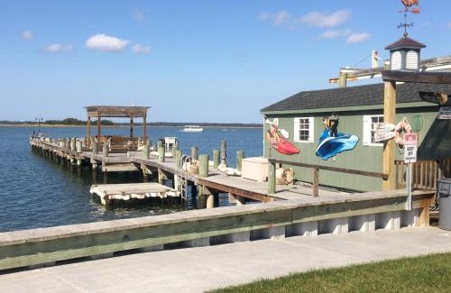 Wildwood Crest Hotel | Acacia Beachfront Resort