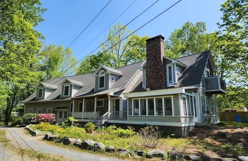 Lamoine Beach Casa | Acadia Lobsterman's Farmhouse & Cottage