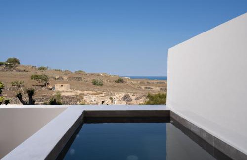 Tholos Apartamento | Acanthus Oia-Suites With Private Hot Tub