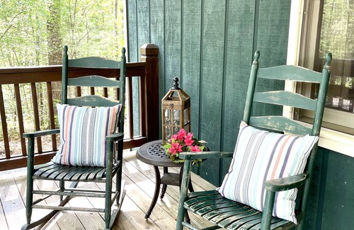 Wiley Casa | Access to Lake Burton, jacuzzi, pet friendly, 5 min to LaPrade’s marina