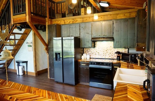 Hernando Cabina | Esta cabaña es un 3 dormitorio (s), 1 baños, ubicado en Hernando, FL.