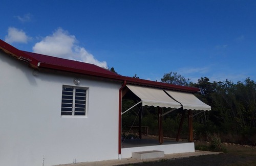 Le Moule Casa | Accommodation with swimming pool quiet location in greenery 5 minutes from amenities and beaches