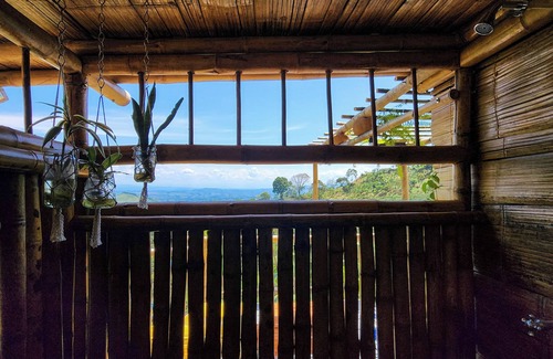 Balboa Cabaña | Acogedora cabaña en el Eje Cafetero Colombiano con una preciosa vista a montañas