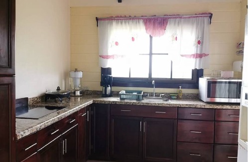 Tierras Morenas Casa | Acogedora casa en la montaña con piscina infinita