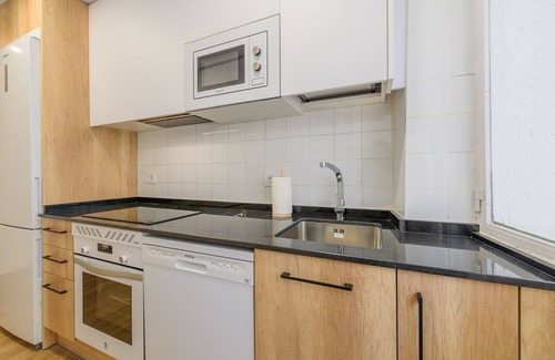 Casco Antiguo Cama Y Desayuno | Acogedora habitación cerca al Polideportivo Los Cantos en Alcorcón SAP35C