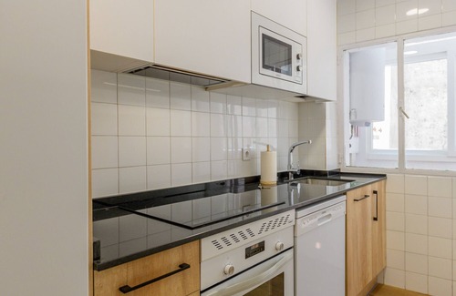 Casco Antiguo Cama Y Desayuno | Acogedora habitación cerca al Polideportivo Los Cantos en Alcorcón SAP35C