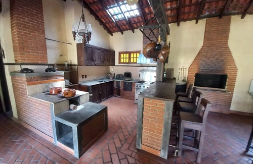 Piedade Casa | Acomodações Aconchegantes, Salão Gourmet, Piscina, Muito Verde e Tranquilidade