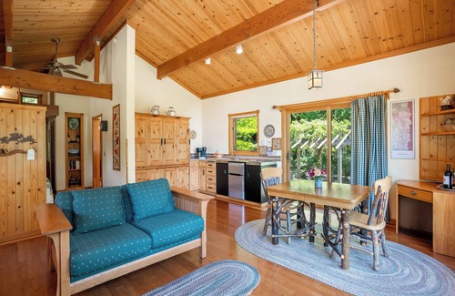 Santa Rosa Cabaña | Casa de campo privada en 4 acres de viñedos y robles