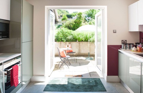 Raymonds Hill Apartamento | Acorns large Apartment with own hot tub, rural setting close to Lyme Regis