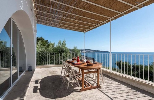 Diso Casa | Acqua Viva Fronte Mare SalentoSealovers with the sea on their doorstep in Castro Marina