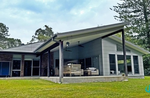 Eraring Casa | Acres on the Lake - your private retreat