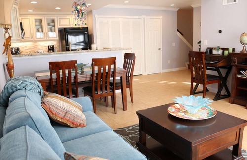 Hermosa Village Casa | Al otro lado de Disney, recientemente remodelado, nueva tecnología, comodidades en todo!