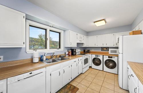 Ellicottville Casa | Across from Holiday Valley 2 King Beds AC