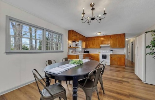 Acworth Casa | Acworth Abode - minutes to DT Acworth & LakePoint