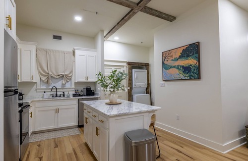 Laurel Apartamento | Adam Trest Suite, Laurel, Coffee Bar, Walkable