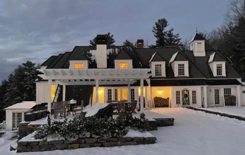 Newfane Cama Y Desayuno | Adams Hill House Retreat - Artist-Architect's Estate, Newfane Vermont