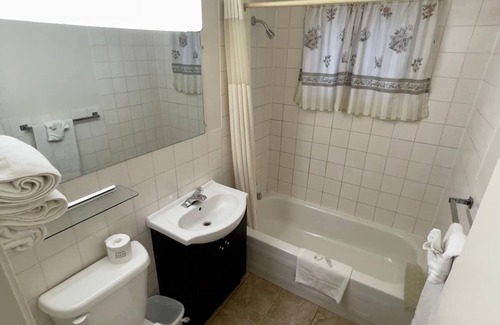 Algoma District Hotel | Adams Motel