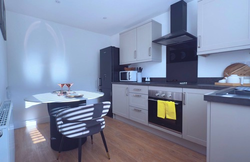 Burton on Trent Casa | Adeluxe Home - Entire Luxury 2-Bedroom House