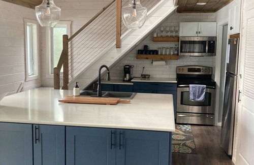 Wells Casa | Adirondack Lakefront Getaway. Newly renovated,Fireplace,Game room,30 min to Gore