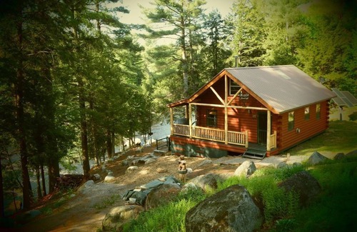 Harrisville Cabina | Adirondack / Oswegatchie Cabina frente al río
